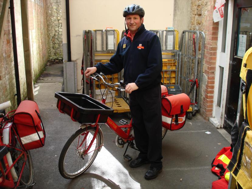 Royal_mail_bicycle_messenger_Ilminster