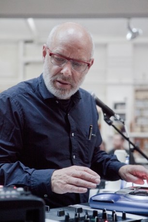 20140507-brianeno-x600-1399482867